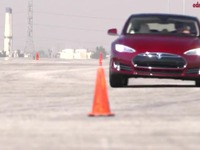テスラの新型4ドアEV、モデルS…フルテスト［動画］ 画像