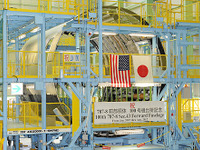 川崎重工、787ドリームライナーの100号機用前部胴体をボーイング社に納入 画像