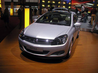 【パリモーターショー04】オペル アストラの「パノラマスクリーン」 画像