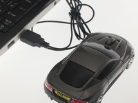 ライトが光る、アストンマーティン型USBマウス発売 画像