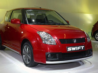 【パリモーターショー04】スズキ スイフトの「きしめん」ライン! 画像