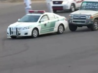 中東ドリフト族、取り締まりの警察に逆襲［動画］ 画像