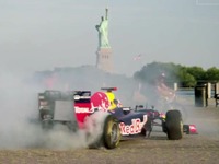 レッドブルF1、優雅なニューヨークバカンス［動画］ 画像