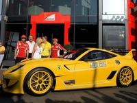 フェラーリ 599 レーサー、グーグル副社長に納車…落札価格は1億4000万円 画像