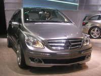 【パリモーターショー04】メルセデス ビジョンRとビジョンBはここが違う 画像