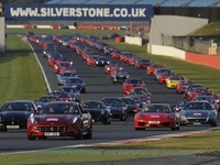 世界最長のフェラーリパレード、964台が参加…ギネス新記録申請へ 画像
