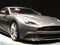 【アストンマーチン ヴァンキッシュ 新型発表】V12搭載の新型フラッグシップ登場 画像