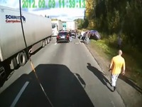 ロシアの交通トラブル、恐怖の映像［動画］ 画像