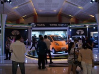 【ジャカルタモーターショー12】インドネシア進出を決めたタタブース［動画］  画像