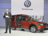 【パリモーターショー12】VWの小型MPV、キャディに「クロス」が新登場 画像
