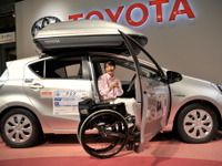 【福祉機器展12】トヨタの車いす収納装置ウェルキャリー…4車種に対応 画像
