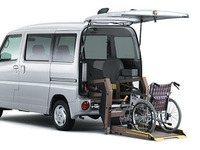 【東京モーターショー04】三菱 タウンボックス車いす仕様は試乗も 画像