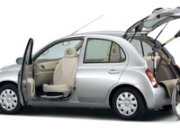 【東京モーターショー04】日産は豊富な福祉車両ラインナップ 画像