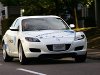 【東京モーターショー04】マツダ RX-8、開発が進む水素ロータリー 画像