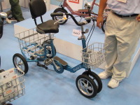 【福祉機器展12】ホッチキスメーカー製作の4輪自転車がシニアに人気 画像