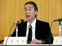 【ITS世界会議名古屋】パートナーロボットが空を飛ぶ!? 山本寛斎イベント 画像