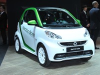 スマート フォーツー EV、米国価格公表…米国最安EV 画像