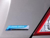 【日産 ラティオ 新型発売】アイドリングストップ標準装備で全車75%減税対象車に 画像