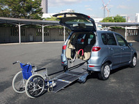 【東京モーターショー04】デミオ「iシリーズ」にマツダの力コブ 画像