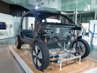 専用設計で重量は変えずに電動化、CO2削減へ…BMW i 画像