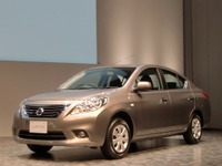 【日産 ラティオ 新型発売】電車から見た広々感を 画像