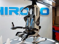 【国際航空宇宙展12】未来的なデザインの1人乗り電動ヘリコプター 画像