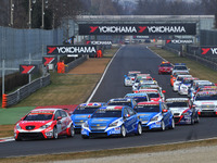 【WTCC 日本ラウンド】横浜ゴムがブース出展 画像