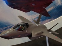【国際航空宇宙展12】最新鋭ステルス戦闘機 F-35…操縦シミュレーターを用意か 画像