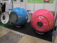 【RISCON12】大分の自動車部品メーカー、球体の防災シェルターを出品 画像