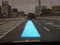 【ITS世界会議名古屋】進路をフロントガラスに投影 画像