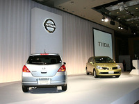 【日産 ティーダ発表】写真蔵…「SHIFT_ compact quality」 画像