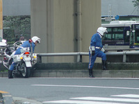 【ついに来たぞ改正道交法】ドライバーから見えにくい位置に警察官は立つ 画像