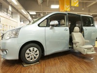 【福祉車両レポート】隔絶感がなく、同じ目線で会話できる工夫がこらされたトヨタノア & ラクティス…まるも亜希子 画像
