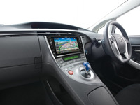 アルパイン、プリウス/プリウスα専用8型ワイドナビを発売 画像