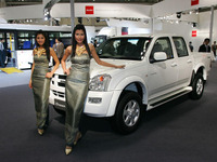 【東京モーターショー04】井田いすゞ社長「トップ集団に戻った」 画像