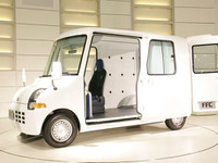 【東京モーターショー04】ダイハツ FFC、市販化へ応援ヨロシク 画像