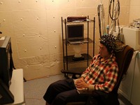 電動車いすを脳でコントロール、ATRなどが実験に成功 画像