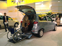 【東京モーターショー04】ラインナップ充実、マツダの福祉車両 画像