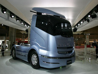 【東京モーターショー04】三菱ふそうの次世代トラクター 画像