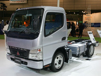 【東京モーターショー04】三菱ふそう キャンターハイブリッドは燃費30％向上 画像