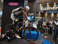 【サイクルモード12】Team NIPPOの佐野淳哉選手がEdge 800Jでバーチャルレース 画像