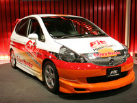 【東京モーターショー04】ホンダ フィットにサーキット用の自操車 画像