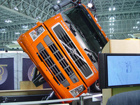 【東京モーターショー04】ボルボブースで横転事故を疑似体験 画像