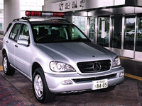 ダイムラークライスラー、新潟中越地震の被災地に2台を寄贈 画像