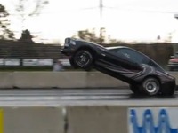 フォード マスタング、ウィリー走行の末に激突クラッシュ…米ドラッグレース［動画］ 画像