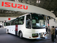 【東京モーターショー04】写真蔵…いすゞ ガーラ でみんな楽しく 画像