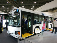 【東京モーターショー04】写真蔵…いすゞ エルガ はユニバーサルデザイン 画像