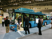 【東京モーターショー04】写真蔵…日野 ハイブリッドバス セレガとブルーリボンシティ 画像