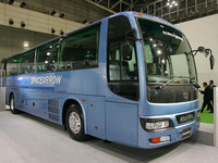 【東京モーターショー04】写真蔵…日産ディーゼル 尿素SCRシステム搭載高速バス 画像