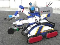 三菱重工、人が近付けない過酷な事故現場で作業できる遠隔作業ロボットを開発 画像
